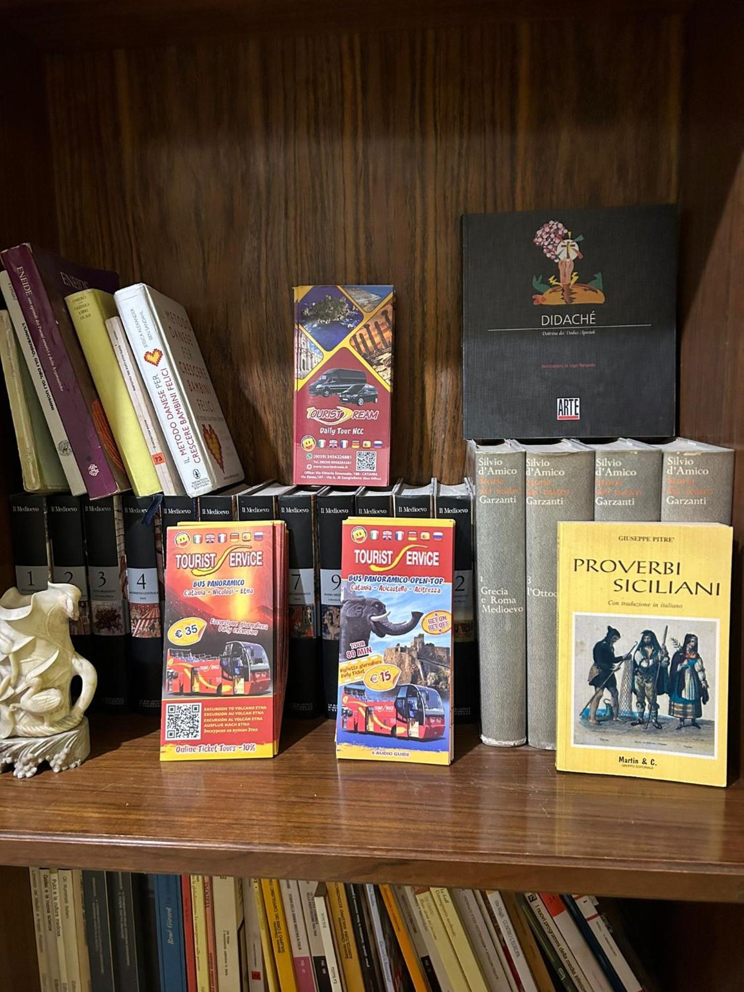 Bed And Books Bed & Breakfast คาตาเนีย ภายนอก รูปภาพ