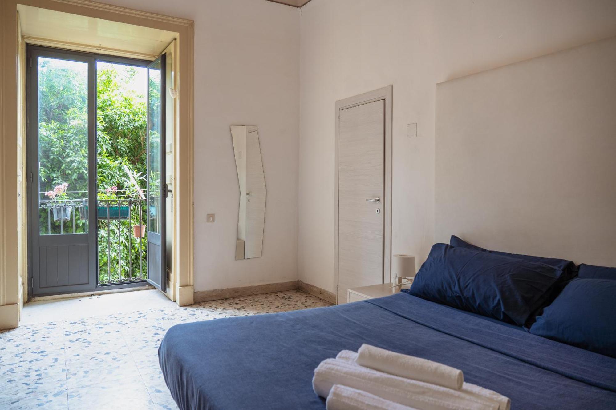 Bed And Books Bed & Breakfast คาตาเนีย ภายนอก รูปภาพ