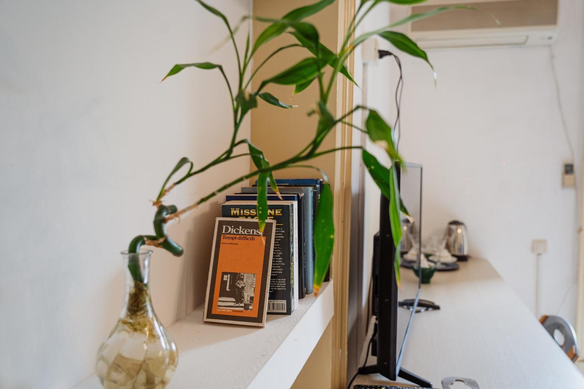 Bed And Books Bed & Breakfast คาตาเนีย ภายนอก รูปภาพ